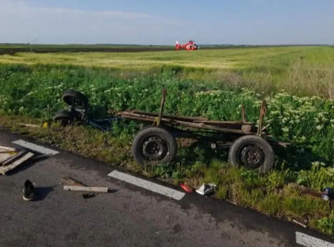 O căruță a fost lovită de un autoturis între localitățile Movilița și Roșiori / Foto: Info Trafic 24, Facebook