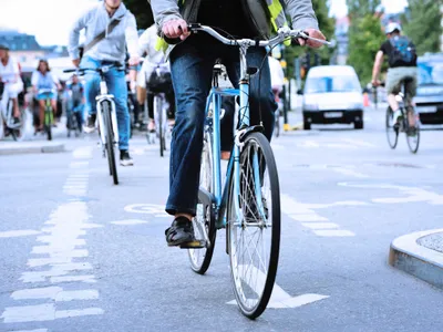 Producătorii de automobile, obligați să promoveze mersul pe jos și cu bicicleta în Franța. / Foto: motorward.com