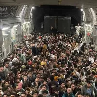 FOTO 640 de afgani, înghesuiți într-un avion american, salvați din calea talibanilor / indiatoday.in