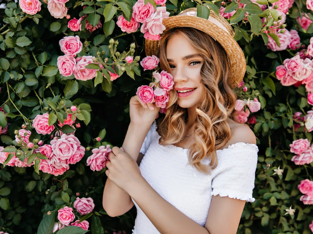 Care trandafiri sunt cei mai rezistenți la boli și miros cel mai puternic? Culoarea este importantă