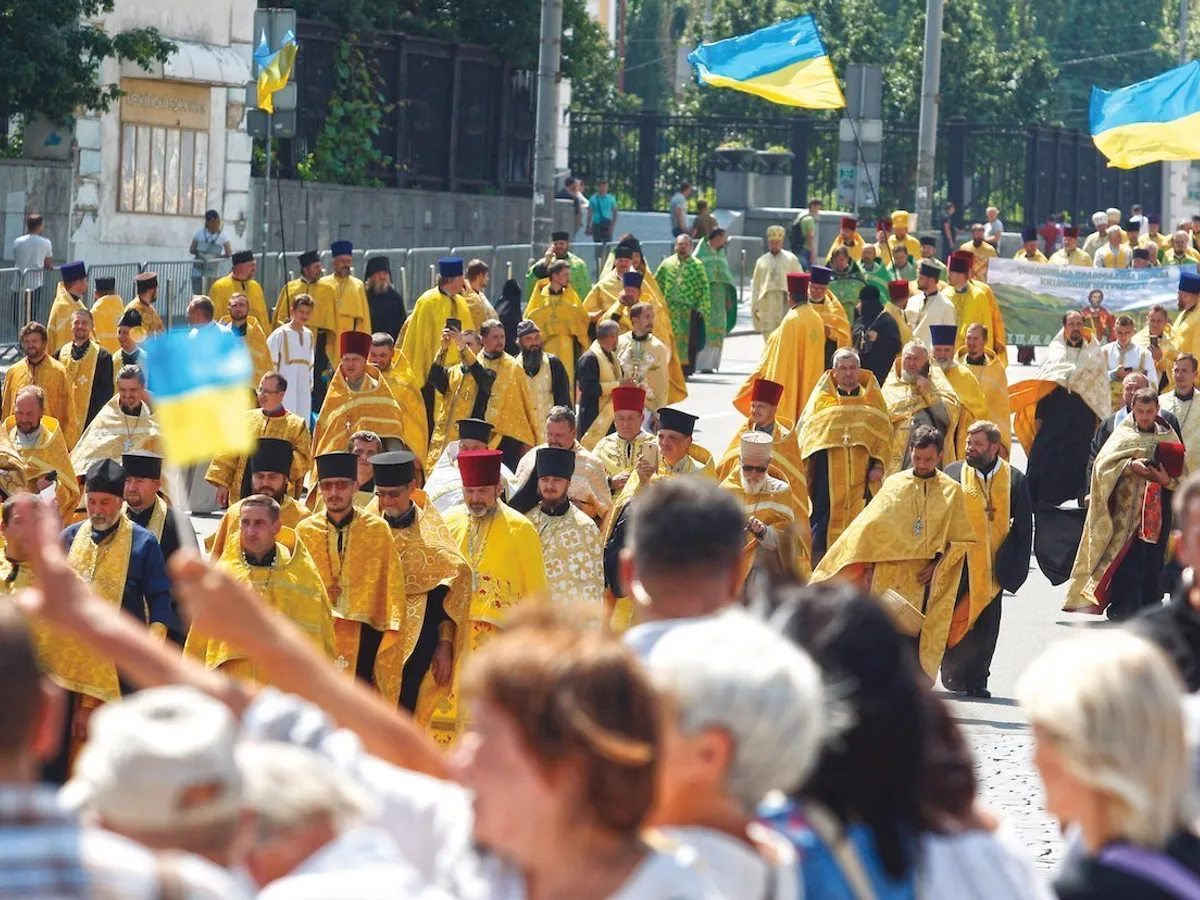 Pe 28 iulie, ucrainenii au aniversat 1.030 de ani de la creștinare. Aceasta coincide cu creştinarea Rusiei Kievene. Preoți și credincioși au umplut străzile din centrul capitalei ucrainene Kiev - Foto: Getty Images