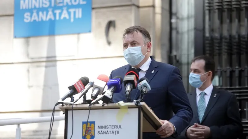 Ministrul Sănătății și premierul Orban. Sursa foto: Facebook Ministerul Sănătății