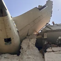 O singură persoană a reușit să scape cu viață din accidentul aviatic din India. Erau numai cadavre Foto: France24