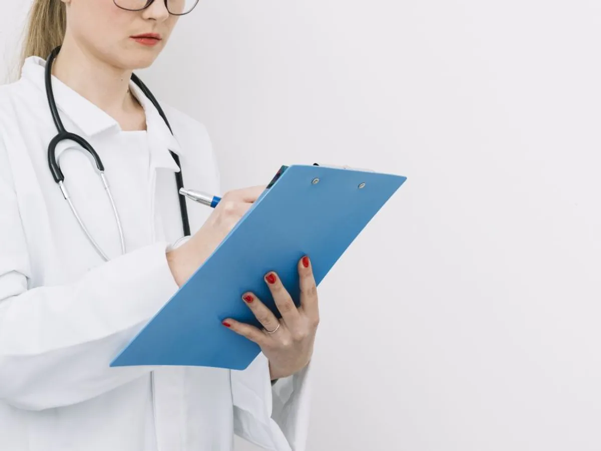 Medicul de familie va deconta servicii medicale după ce primeşte un SMS de la pacient - Foto: Freepik/CC0