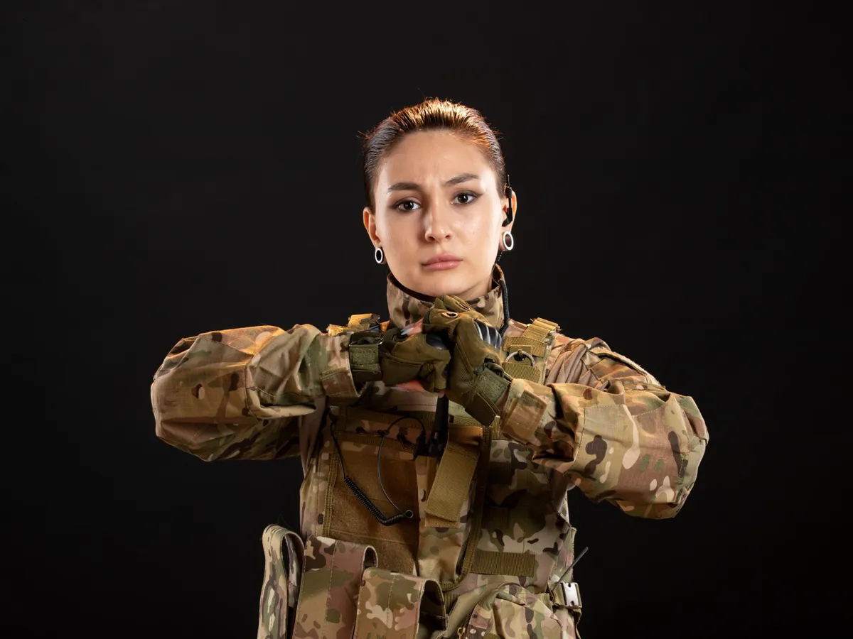 Femeie militar - Foto: Magnific.com (Imagine cu rol ilustratriv)
