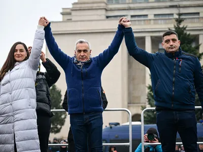 Anamaria Gavrilă, Călin Georgescu și George Simion - Foto: Profimedia images