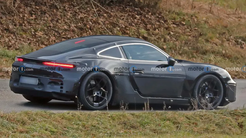 Imagine-spion cu viitorul Porsche Cayman - Foto: motor1.com