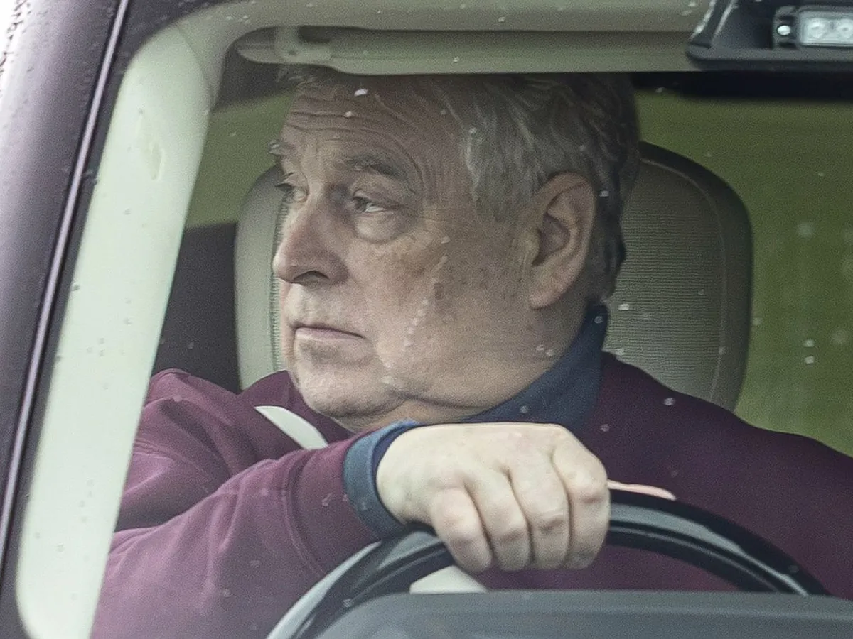 Guvernul britanic ia în calcul excluderea lui Andrew Mountbatten-Windsor din linia de succesiune la Tron