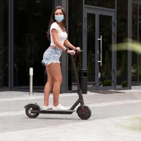 Amendă până la 500 € pentru trotinetiștii care merg pe trotuar sau fără cască, în Barcelona - Foto: freepik.com - Imagine cu rol ilustrativ