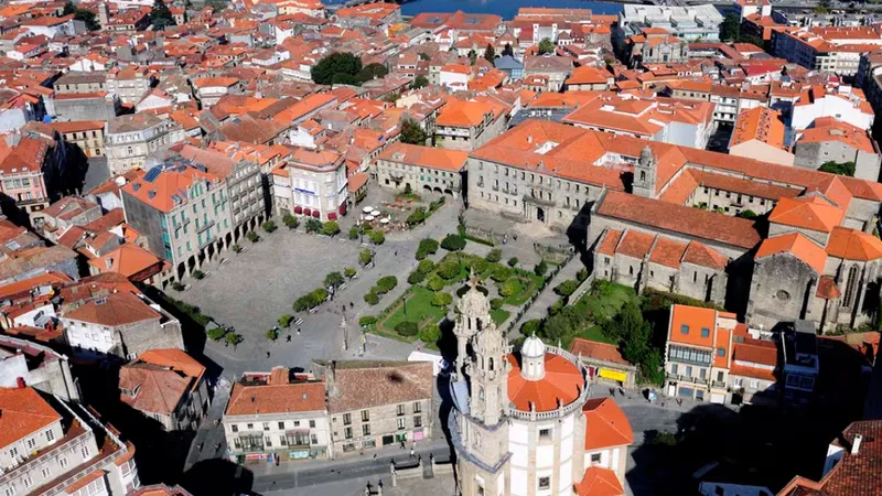 În majoritatea zonelor din Pontevedra nu se poate merge decât pe jos, cu bicicleta sau trotineta. / Foto: politico.eu