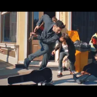 Ascultă „Oameni”, noua piesă-manifest lansată de Smiley. Videoclipul, filmat cu o super-cameră - Foto: captură video