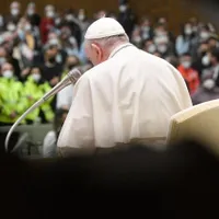 Papa Francisc, nevoit să urce cu liftul în avionul spre Malta/ FOTO: Vatican Media
