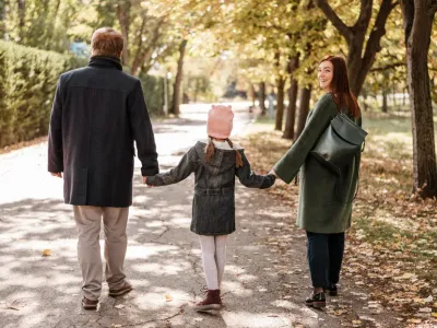 Familie - Foto: Magnific (Imagine cu rol ilustrativ)