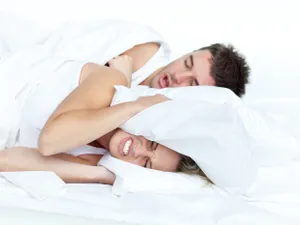 Trucul simplu, viral pe internet, care te scapă de sforăit și îți îmbunătățește calitatea somnului - Foto: Profimedia images - Caracter ilustrativ