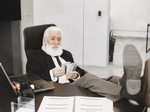 Pensie speciale ar putea fi plafonate. „Nu vor mai depăși salariile”. Când se poate întâmpla? - Foto: Freepik