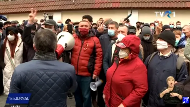 Protest la Curtea Constituțională din Chișinău, împotriva încercării de blocare a alegerilor