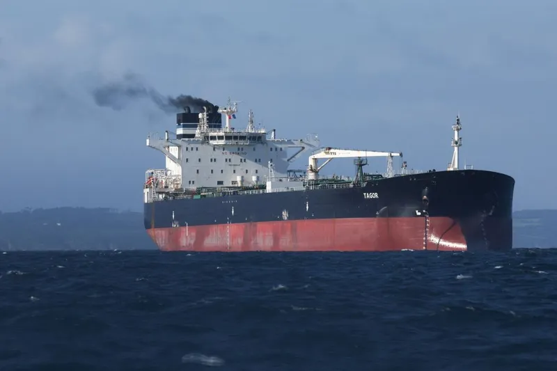 Petrolierul rusesc Tagor, suspectat că ar fi arborat un steag camerunez fals - Foto: Profimedia Images