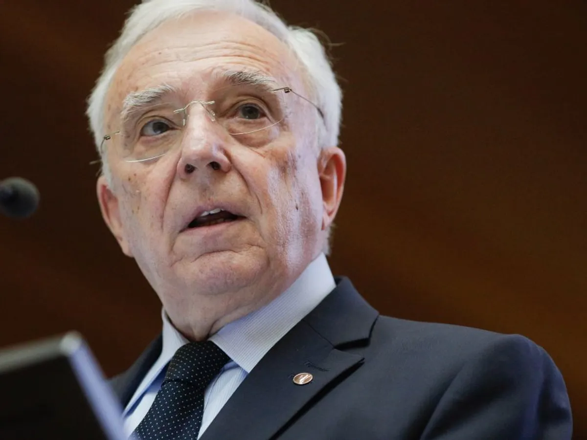 Isărescu mai ia un mandat la BNR. Are 80.000 lei salariu și 20.000 lei pensie - Foto: INQUAM PHOTOS/George Călin