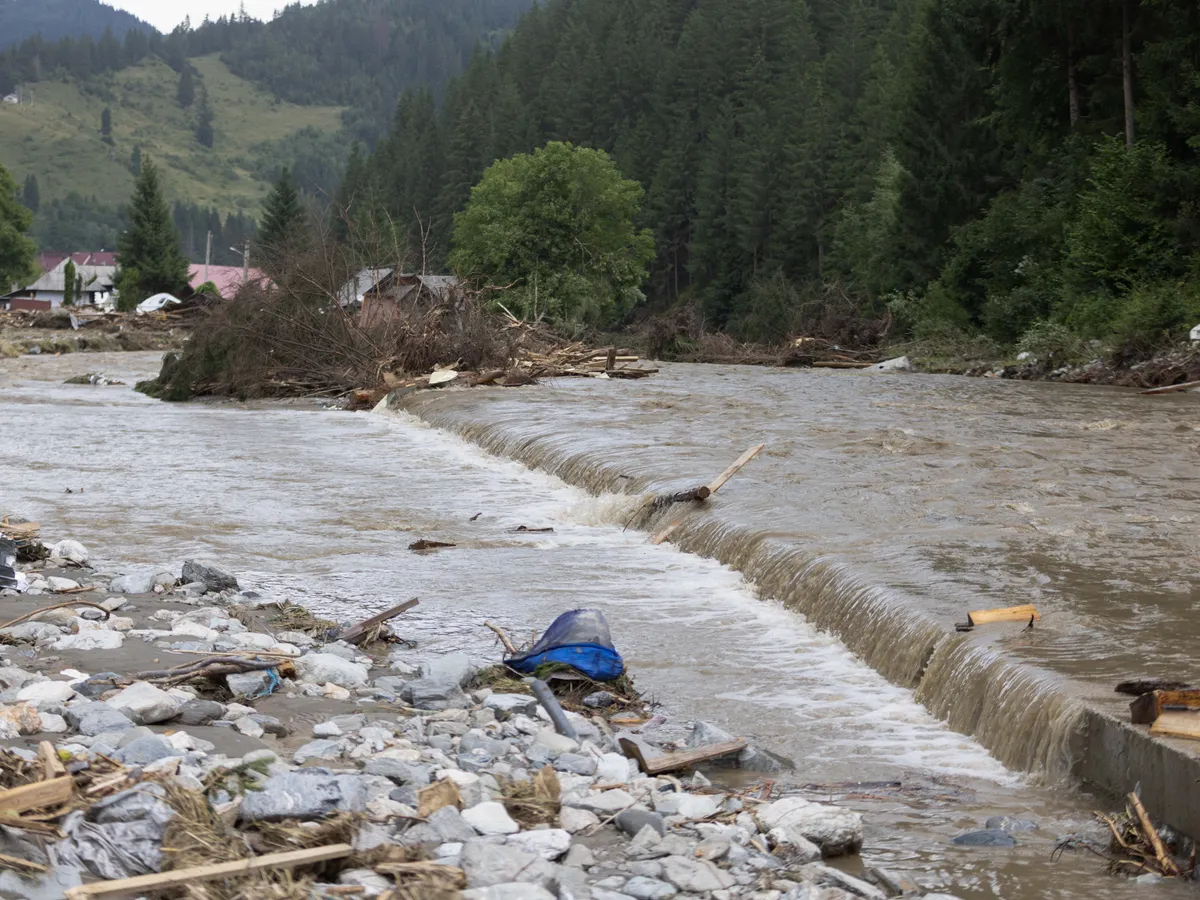 Hidrologi: Cod galben de viituri pe râuri din 11 judeţe, până sâmbătă la prânz