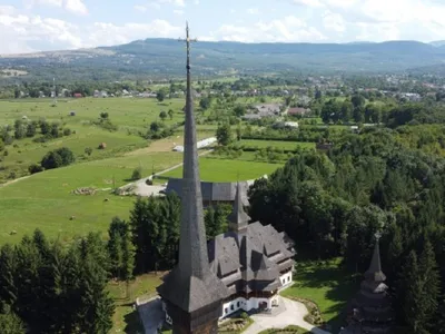 Cea mai înaltă biserică de lemn din lume se află în România - Foto: primariacomuneisapanta.ro