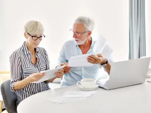CASS și impozit, pentru pensionarii cu peste 3.000 lei. Cât plătesc dacă au o casă închiriată - Foto: Freepik (Imagine cu rol ilustrativ)