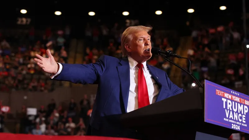 Lovitură pentru Trump. Hackerii iranieni l-au prădat. Ce „cadou” a primit Biden de la rau-făcători - Foto: Profimedia images
