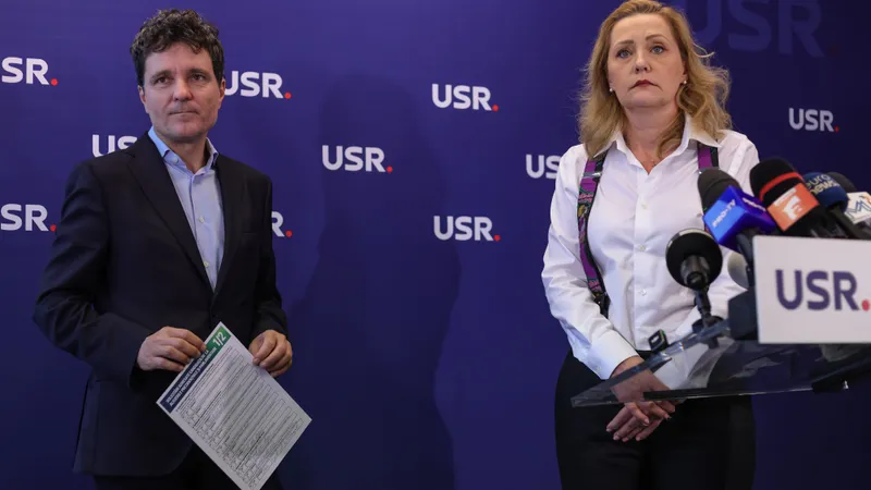 Nicușor Dan și Elena Lsconi - Foto: INQUAM PHOTOS / Sabin Cîrstoveanu