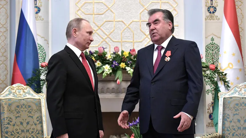Vladimit Putin și Emomali Rahmon / Foto: Wikipedia