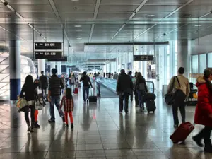 Doi pensionari români, prinși pe aeroportul din Munchen cu bijuterii în valoare de 650.000 de euro. Ce i-a alertat pe polițiști