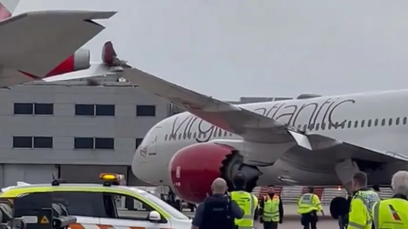 VIDEO Care este marele aeroport european pe care s-au ciocnit recent două avioane - Foto: captură video X/Rob Boyd, Esq
