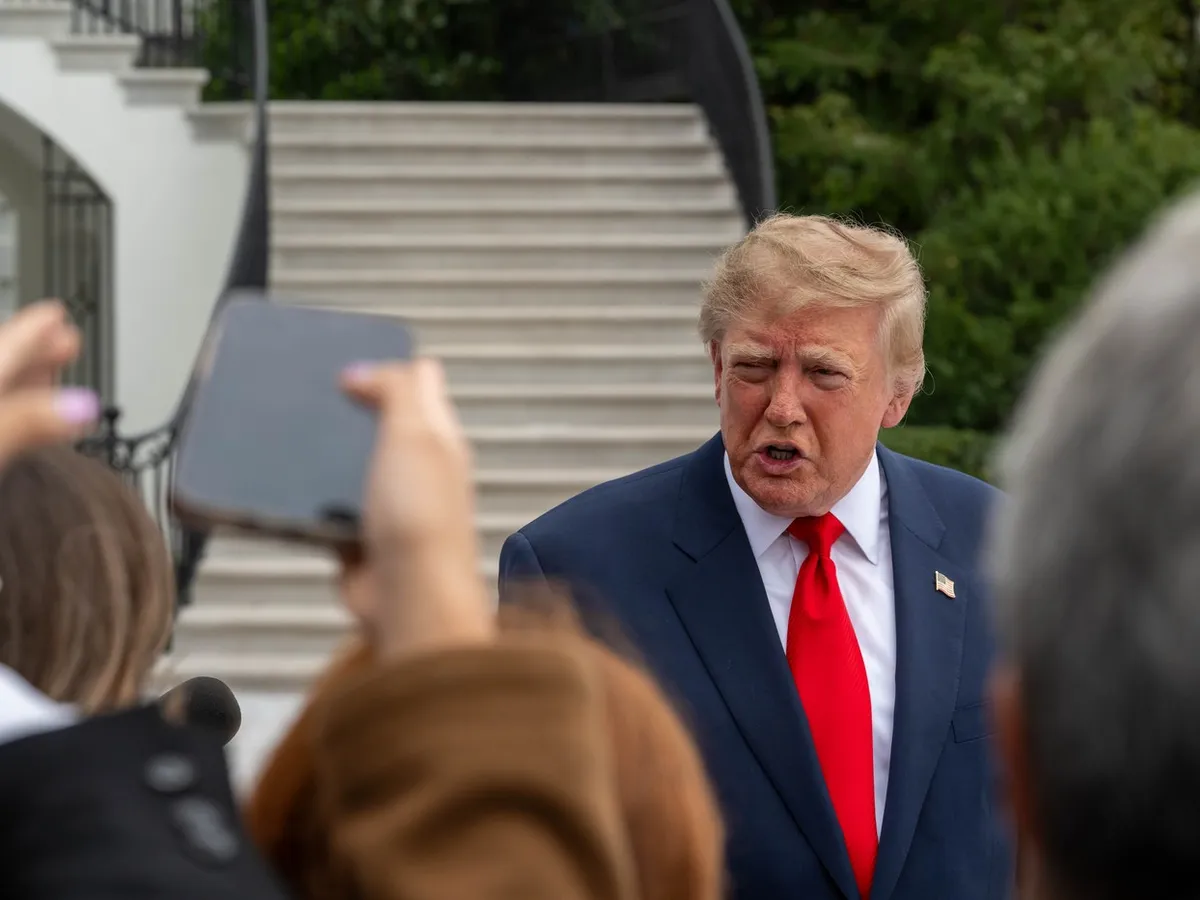 Donald Trump, în fața Casei Albe - Foto: Profimedia Images