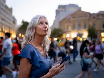 Pensionară, la proteste pentru pensie mai mare - Foto: Freepik