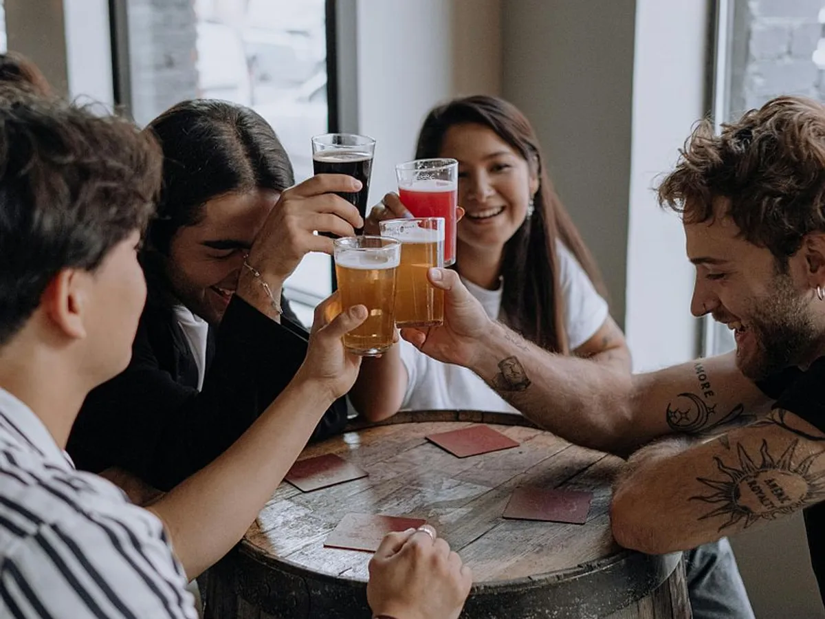 Germanii consumă tot mai puțină bere. Trec la o băutură disprețuită de români. „E sănătoasă” - Foto: Pexels/cottonbro studio