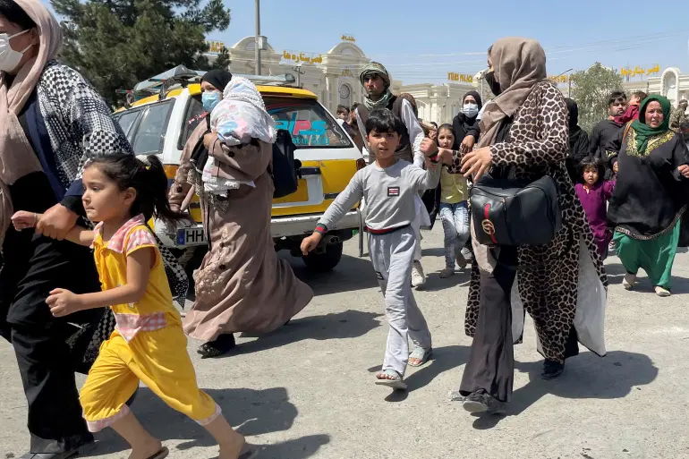 ONU: Peste jumătate dintre afganii care au fost obligați să își părăsească locuințele sunt copii/FOTO: Aljazeera