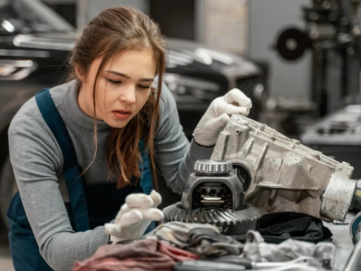 Noi probleme în industria auto. Un gigant furnizor de piese de schimb închide o fabrică importantă