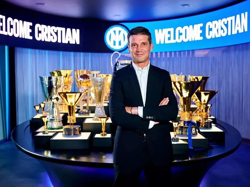 Cristian Chivu a fost prezentat oficial ca fiind noul antrenor al echipei Internazionale Milano  - Foto: Facebook