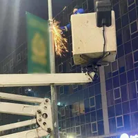 Primăria Capitalei a dat jos reclame ilegale prinse de stâlpii de iluminat public - FOTO Primăria Capitalei