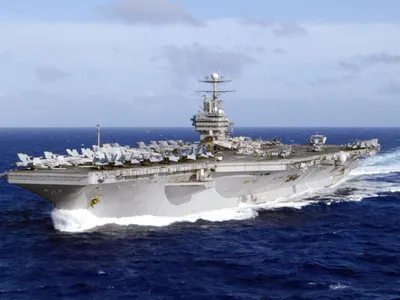 Situație critică pe portavionul USS Abraham Lincoln. Membri ai echipajului ar fi încercat să sară peste bord după luni întregi pe mare