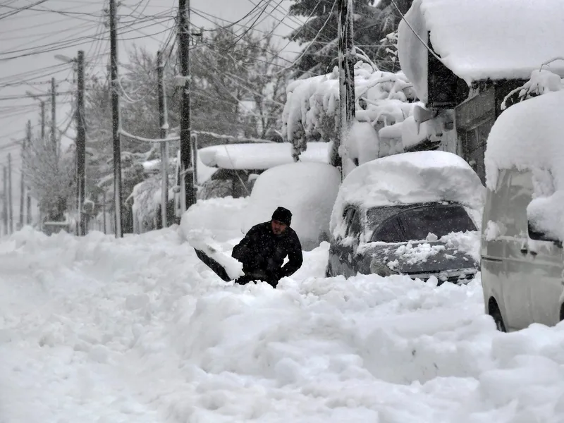 Coșmar alb, în Bulgaria. Aveți drum cu mașina, stați acasă! E stare de urgență din cauza zăpezii - Foto: Profimedia Images