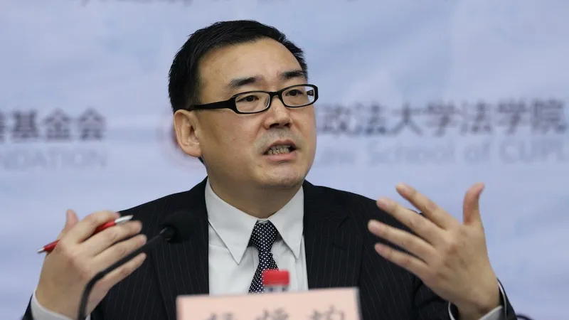 Scriitorul australian Yang Jun, judecat de regimul comunist de la Beijing pentru spionaj. / Foto: thestar.com.my