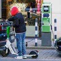 Cum favorizează noul plafon de emisii de CO2 din UE pentru mașini constructorii din China și Tesla - Foto: Profimedia Images - Imagine cu rol ilustrativ