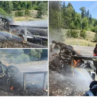 Accident grav la Suceava. O mașină a ars ca o torță după un impact cu un autoturism - Foto: ISU Suceava