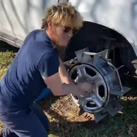 Dacia Duster cu „roți de brontozaur”. / Foto: captură video