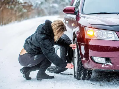 La ce temperatură trebuie să pui cauciucuri de iarnă? E nevoie să ningă afară? Ce amendă poți lua? - Foto: Freepik