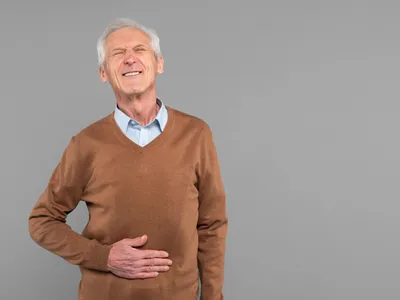 Bărbat care are dureri de stomac - Foto: Freepik (Imagine cu rol ilustrativ)