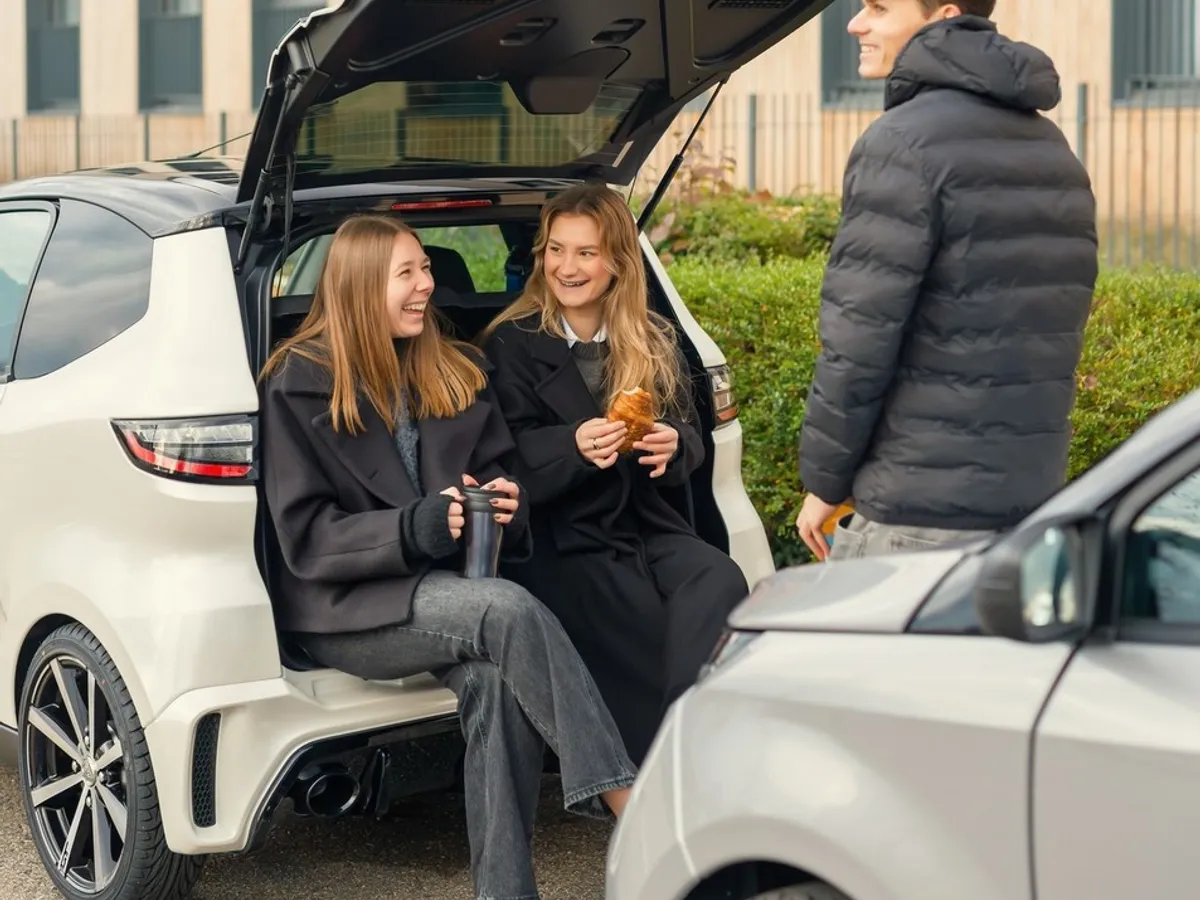 Codul Rutier, modificat. Un tip de mașină, interzis pe autostrăzile din România. Amenda ajunge la 1.600 lei