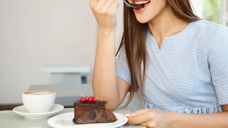 O fată de 17 ani a murit după ce a mâncat o prăjitură. Cine a ucis-o? „Pentru cea mai frumoasă fată” - Foto: freepik (rol ilustrativ)