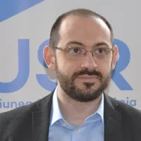 Deputatul USR Tudor Benga susține într-o postare pe Facebook că întreaga clasă politică a preferat să lase responsabilitatea unor măsuri nepopulare în seama funcționarilor. / Foto: brasovmetropolitan.ro