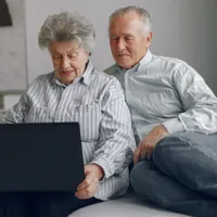 Pensionari la pensie - Foto: Magnific