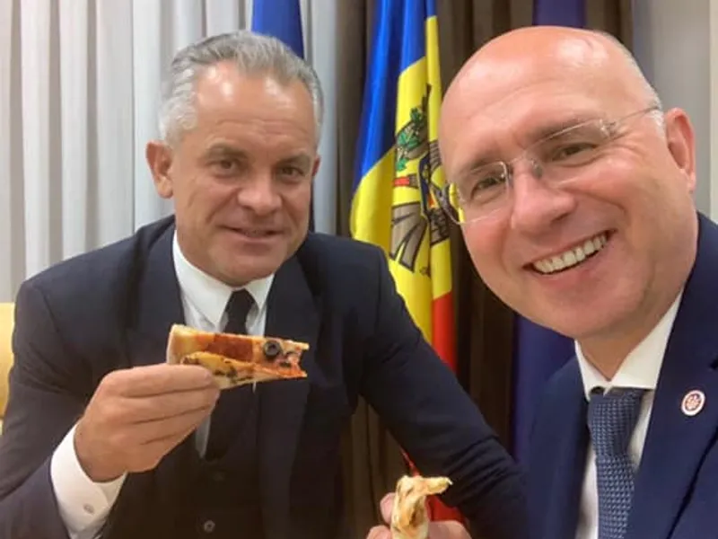 Oligarhul Plahotniuc și premierul său, Pavel Filip Foto: Facebook